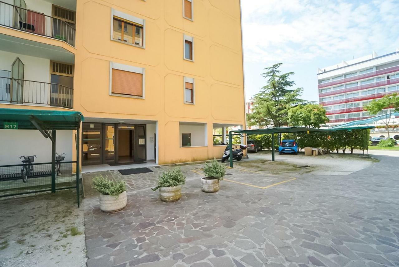 Residence Giuliana Bibione Bagian luar foto